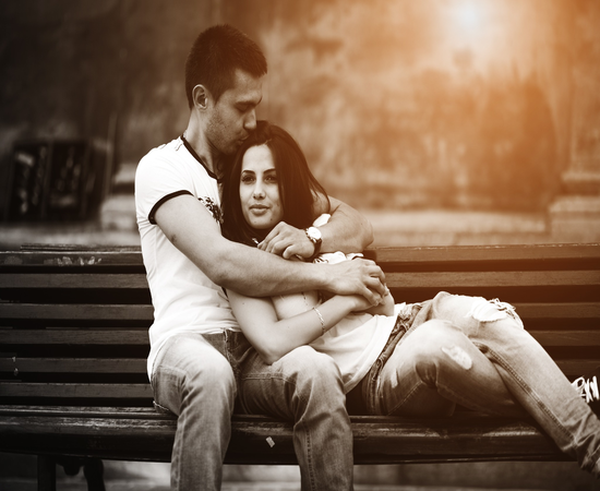 bench couple 550x450(1)